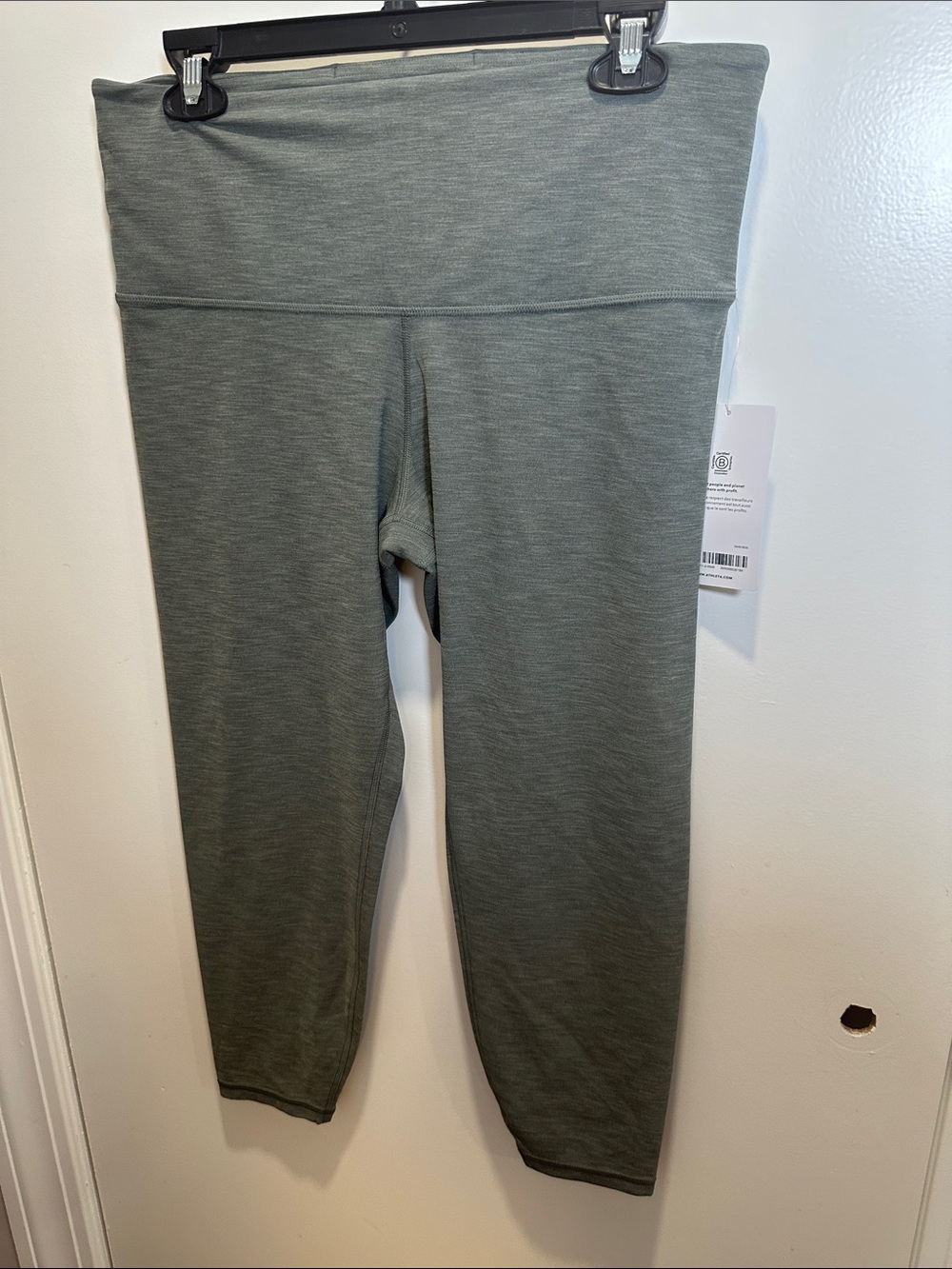 Athleta Olive-Gray High Waisted Capri Leggings (57)